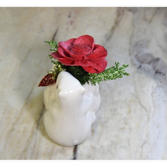 Small ceramic polar bear planter w/Sola sparkling red flower & festive fillers - Picture 4 of 6